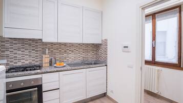 Design Apartment | Private kitchen | Full-size fridge, microwave, oven, stovetop