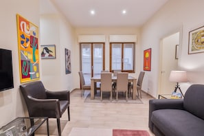 Design-Apartment | Wohnbereich | 40-Zoll-Flachbildfernseher mit Digitalempfang, Fernseher