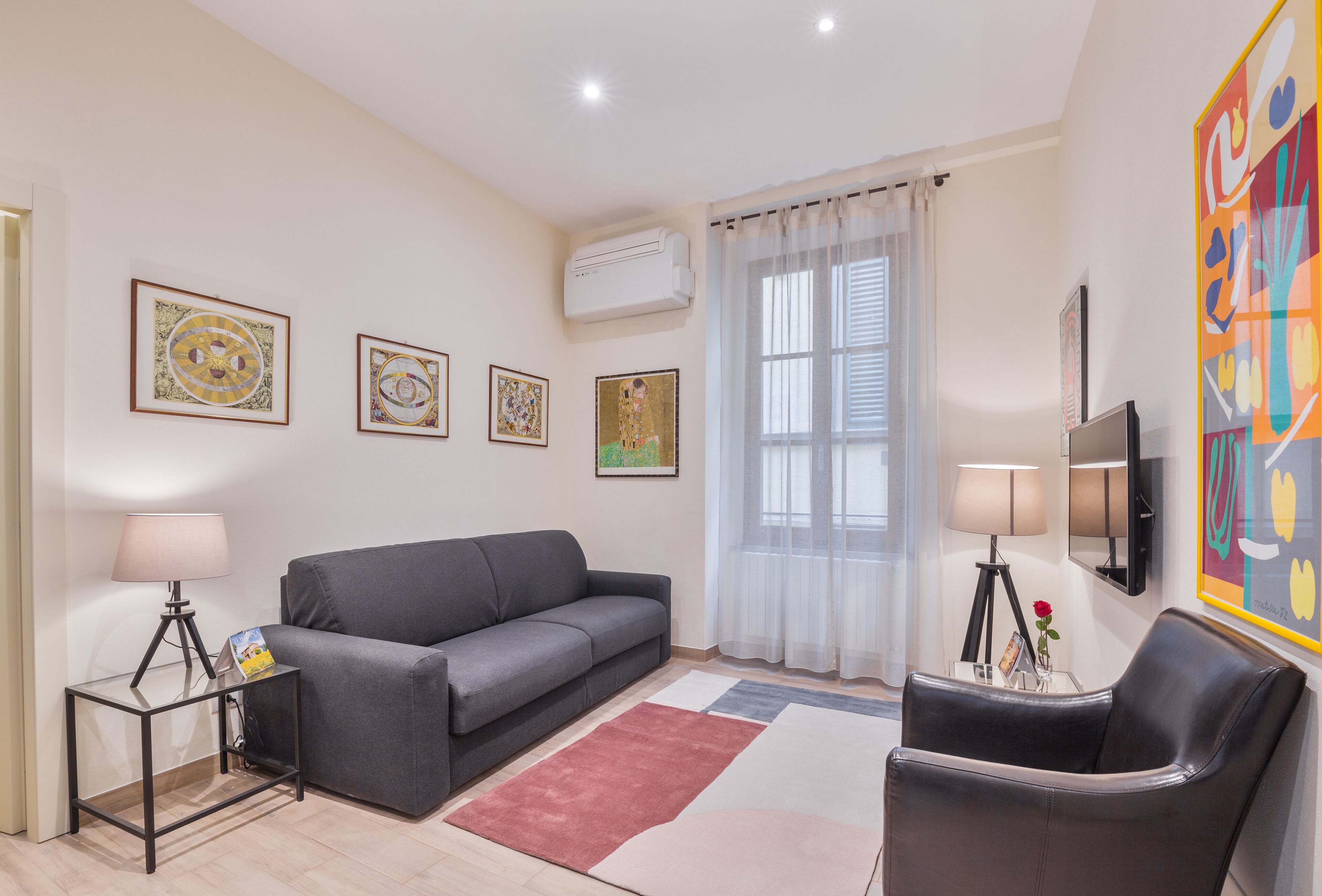 Appartement Design | Coin séjour | Télévision à écran plat de 40 pouces avec chaînes numériques, télévision