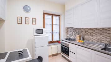 Design Apartment | Private kitchen | Full-size fridge, microwave, oven, stovetop