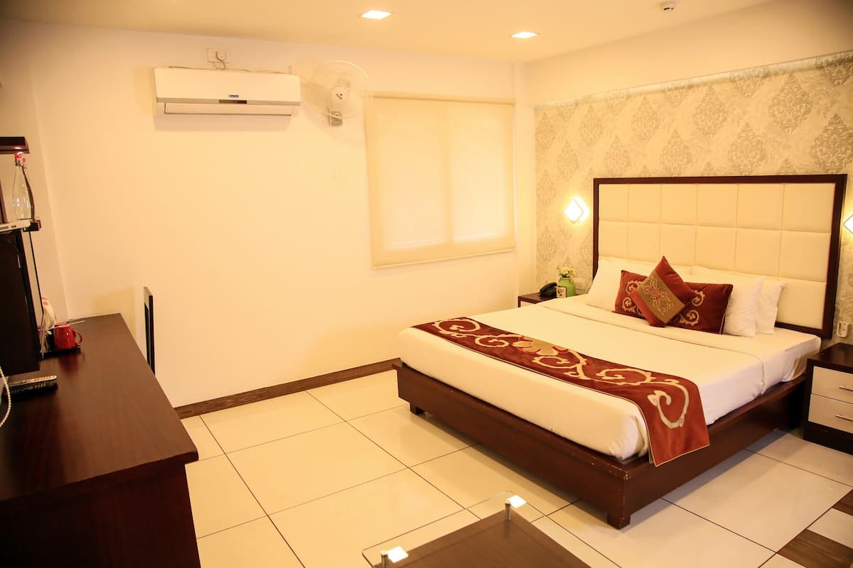Deluxe Double Room | Premium bedding, individually furnished, laptop workspace, soundproofing