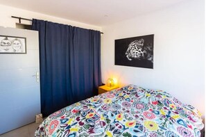 3 bedrooms, in-room safe, free WiFi, bed sheets