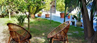 Un'oasi di pace con accesso privato alla spiaggia, giardino, parcheggio gratuito