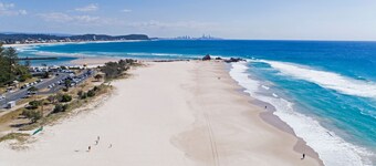 Villa Paralia - Mediterranean Entertainers' Home in The Heart of Currumbin - Min. 3 Night Stays -
