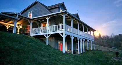 Still Waters - Riverfront, Foosball, Firepit, Fireplace, Covered Deck, River Tubes, Gas Grill, WIFI