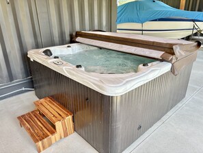 Tina de hidromasaje al aire libre