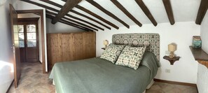 2 chambres, fer et planche Ă repasser, Wi-Fi, draps fournis