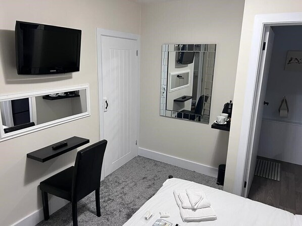 1 chambre, fer et planche à repasser, Wi-Fi, draps fournis