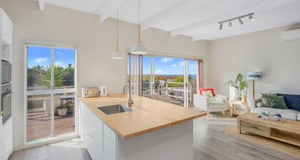 9/39 George Street Carly Court- Pet Friendly Unit with Ocean Views