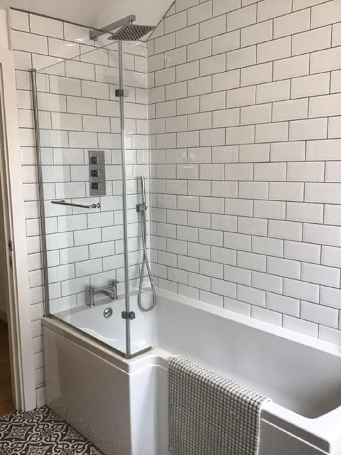 Apartment | Bathroom | Combined shower/bathtub, deep-soaking bathtub, hair dryer, towels