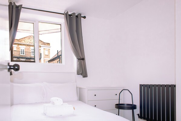 4 bedrooms, desk, iron/ironing board, travel cot