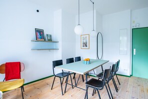 Dining - Flattering Berlin 5-14 (Berlin)