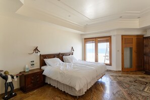 6 bedrooms, iron/ironing board, free WiFi, bed sheets