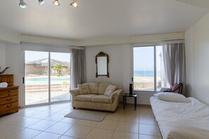 6 bedrooms, iron/ironing board, free WiFi, bed sheets - MAMAD Coastal Mansion Private Pool in Netanya by FeelHome (Netanya)