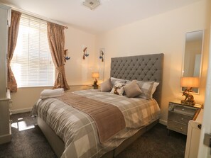 3 bedrooms, individually decorated, individually furnished, free WiFi - The Hideaway (Portsmouth)