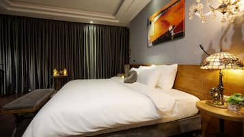 Edredons de pluma, frigobar, cofres nos quartos, quartos à prova de som