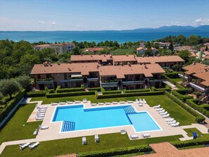 Pool - Holiday apartment near the center with swimming pool, air conditioning, parking lot (Lazise)