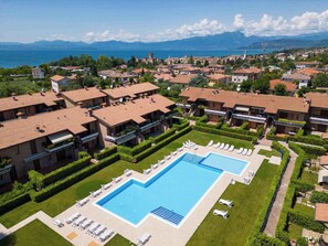 Pool - Holiday apartment near the center with swimming pool, air conditioning, parking lot (Lazise)