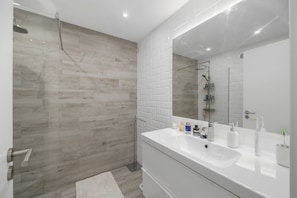 Shower, towels