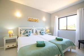 2 bedrooms, in-room safe, iron/ironing board, free WiFi