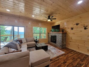TV, fireplace - Skyline Chalet- WiFi, Gas Fireplace, Firepit (Rogers)