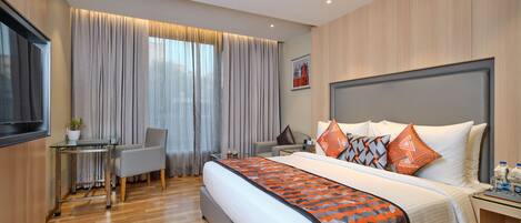 Premium bedding, in-room safe, laptop workspace, blackout drapes