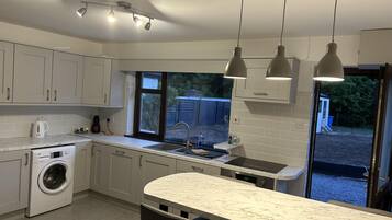House | Private kitchen | Fridge, microwave, oven, stovetop