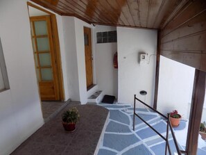 숙박 시설 입구