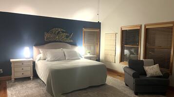 3 bedrooms, desk, iron/ironing board, travel cot