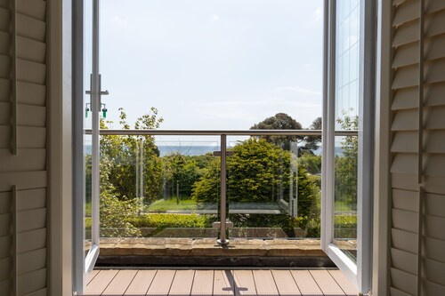 The Beach House - a stone's throw from Avon Beach, Friars Cliff