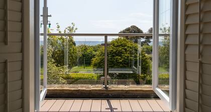 The Beach House - a stone's throw from Avon Beach, Friars Cliff