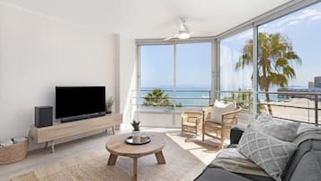 Apartment (2 Bedrooms) | Front of property