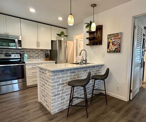 Summer Discount! Beautiful One Bedroom - Perfect Place to Call Home