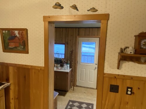 Audrey’s Acres Birchdale, MN-1 Mile to Rainy River Landing & on Snowmobile Trail