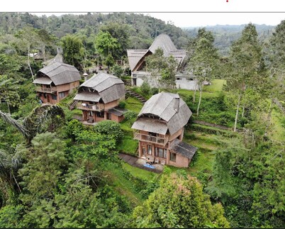 Horison Lucky Garden Villa Petang Bali