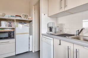 Fridge, microwave, oven, dishwasher