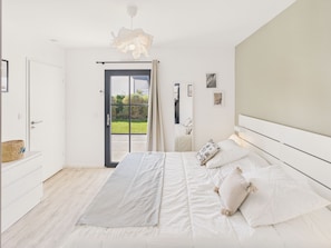4 bedrooms, iron/ironing board, free WiFi