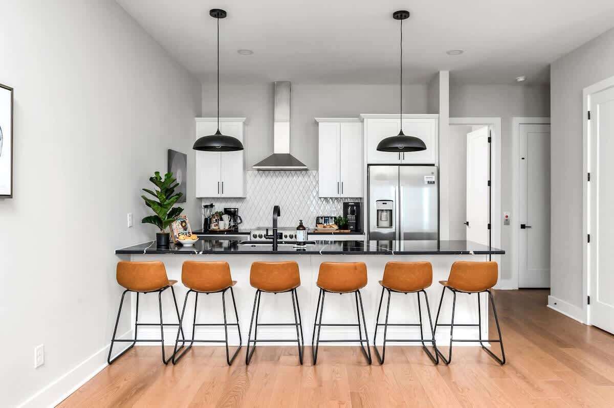 Geladeira, micro-ondas, fogão, cooktop