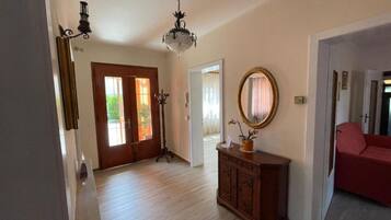 TV a schermo piatto, libri