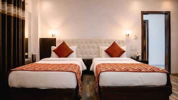 Classic Room, Multiple Beds, City View | Desk, free WiFi, bed sheets
