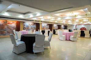 Banquet hall - Goyal Hoteliers - The Hotel Samovar (Agra)