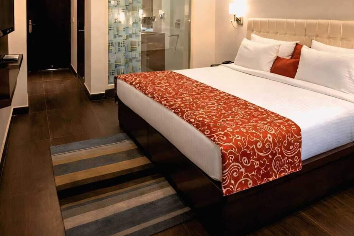 Executive Room | Desk, free WiFi, bed sheets
