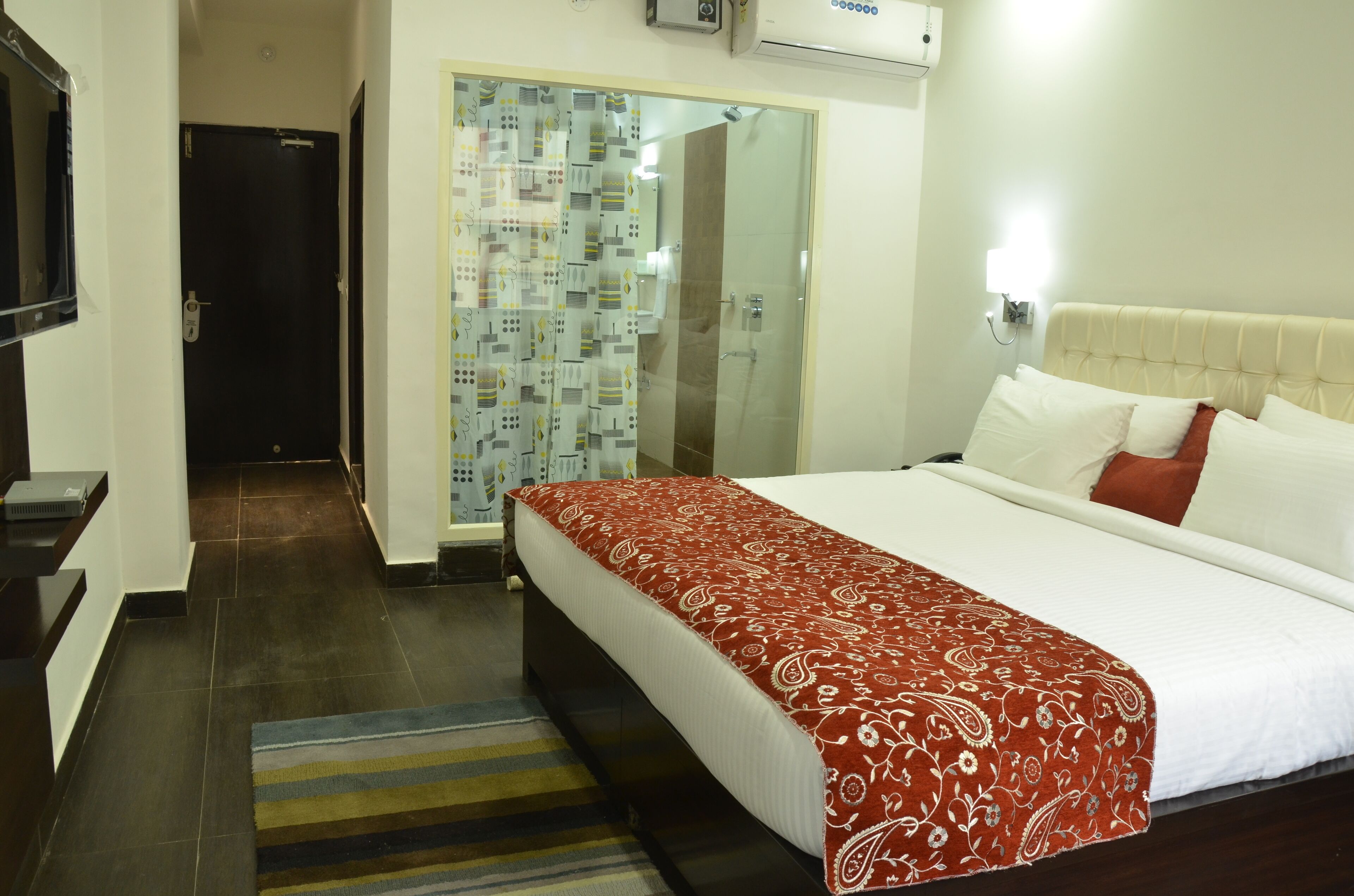 Executive Room | Desk, free WiFi, bed sheets