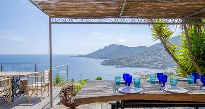 Théoule : villa 3 chambres avec magnifique vue mer et piscine au calme