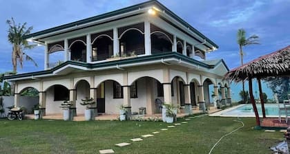 House with private pool and extensive garden