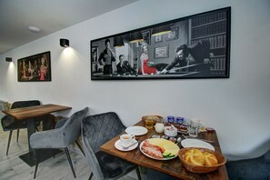 Free daily buffet breakfast