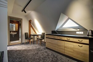 独特开间套房 | 客房内保险箱、隔音、免费 WiFi