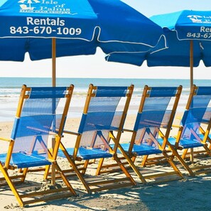 Am Strand, LiegestĂŒhle, StrandtĂŒcher