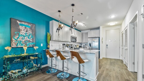 Private kitchen - Jungle on the Square – Luxury 1BR w/ Rooftop Lounge, Pool & Gym Access (Decatur)
