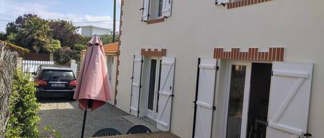 تناول الطعام بالخارج